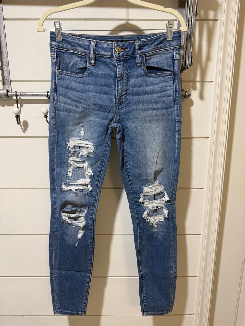 American Eagle Outfitters Distressed Medium Blue Skinny Jeggings